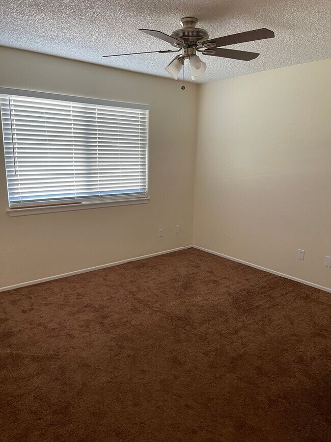 Building Photo - 12715 Navajo Pl