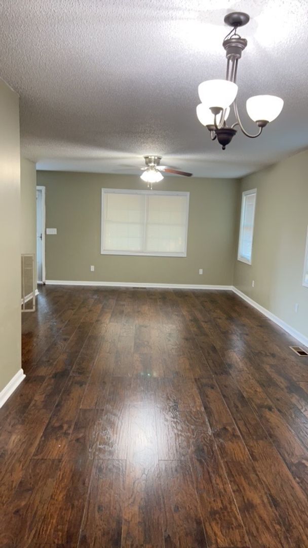 Building Photo - 4 Bedroom, 3 Bath home in the country.