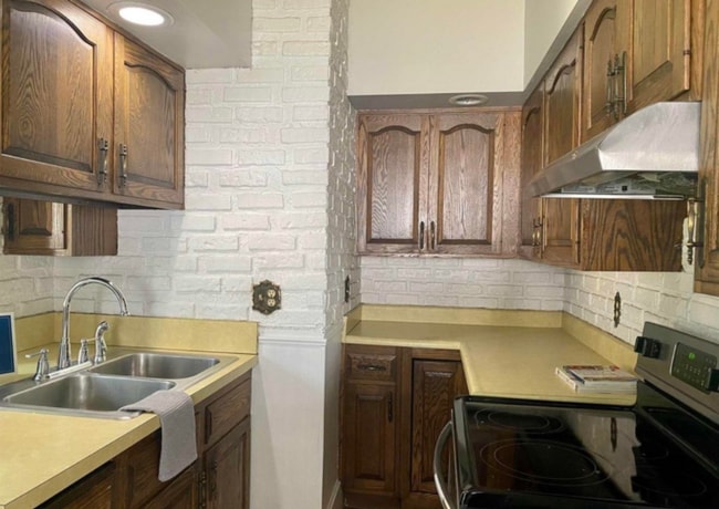 Building Photo - 3 Bedroom House - Rock Island