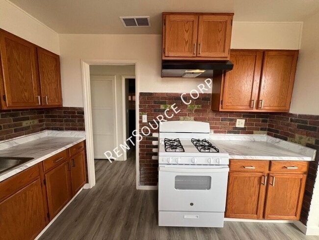 Building Photo - 650 Muriel Dr