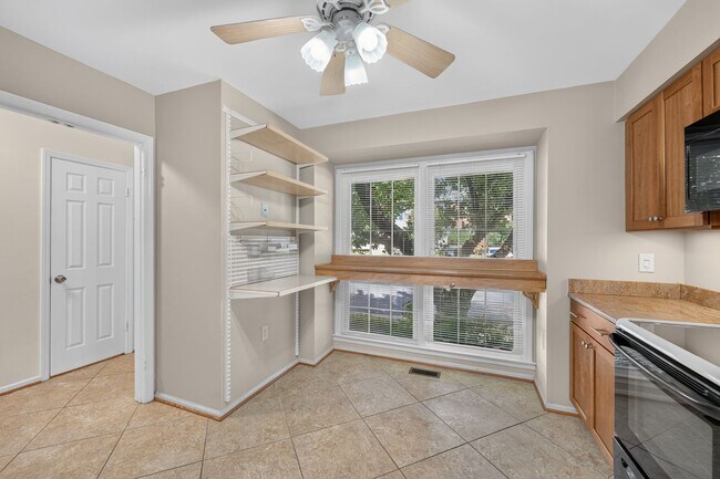 Building Photo - 5619 Ridge View Dr