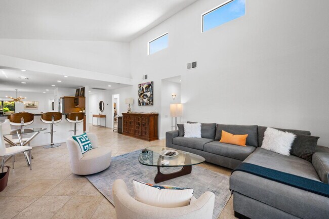 Building Photo - 73416 Mariposa Dr