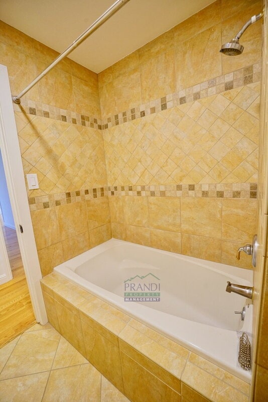 Building Photo - 740 Bradley Ave