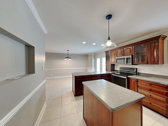 Building Photo - 100 Raymond St