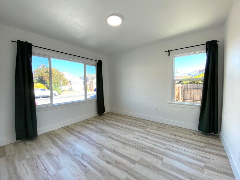 Bedroom 1 - 467 42nd St
