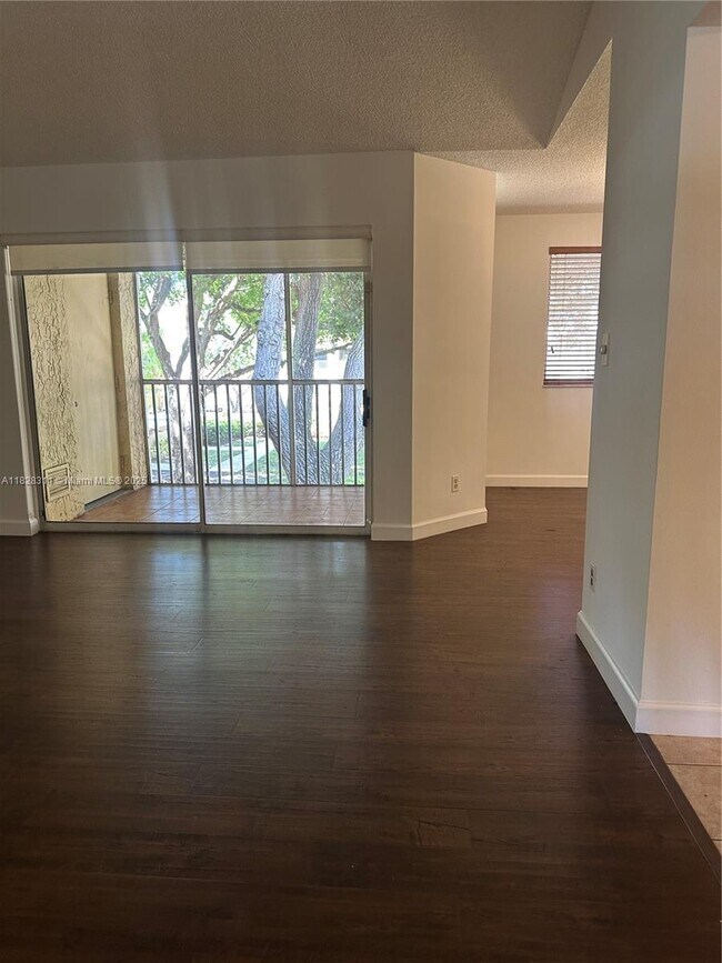 Building Photo - 906 Coral Club Dr