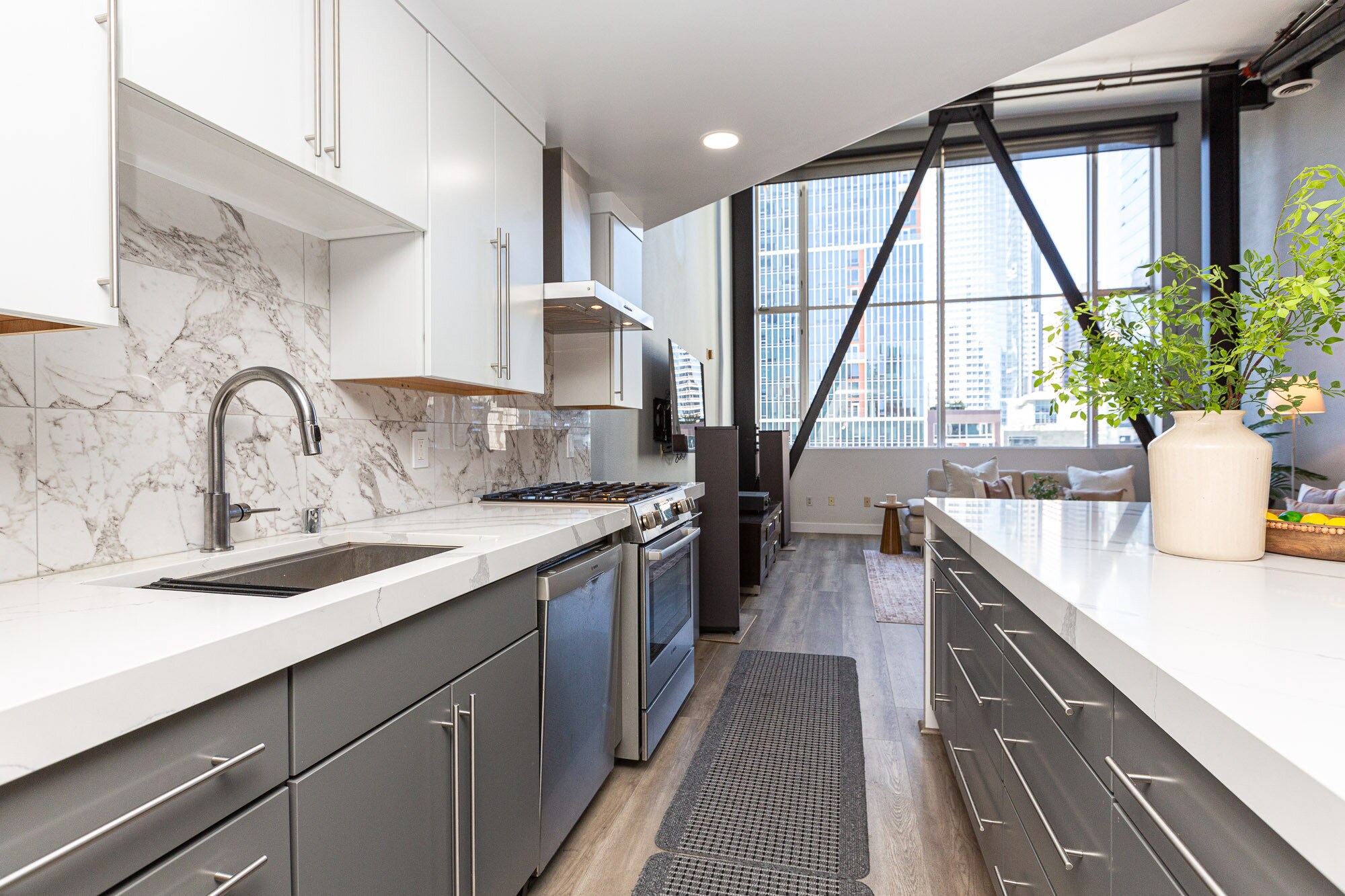 Building Photo - 346 1st St