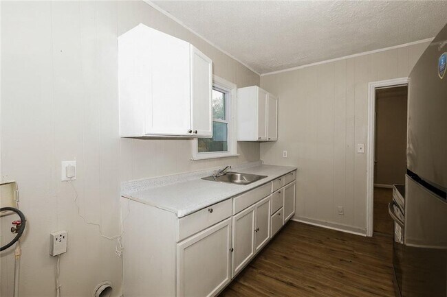 Building Photo - 1944 Washington Rd