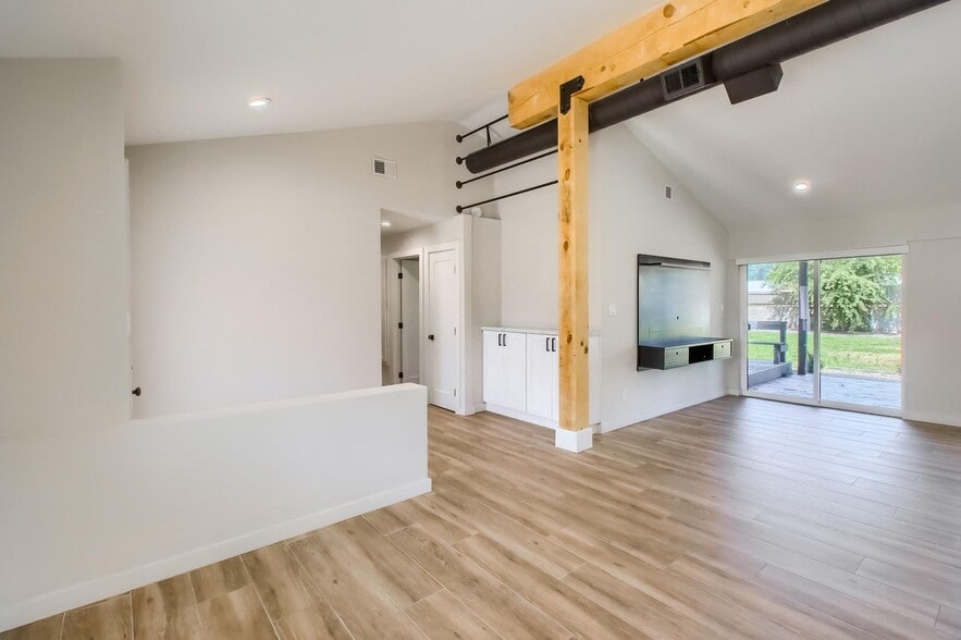 Building Photo - 1402 W Berridge Ln