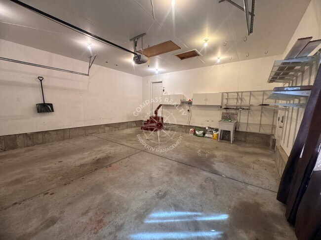 Building Photo - 372 Angus Cove