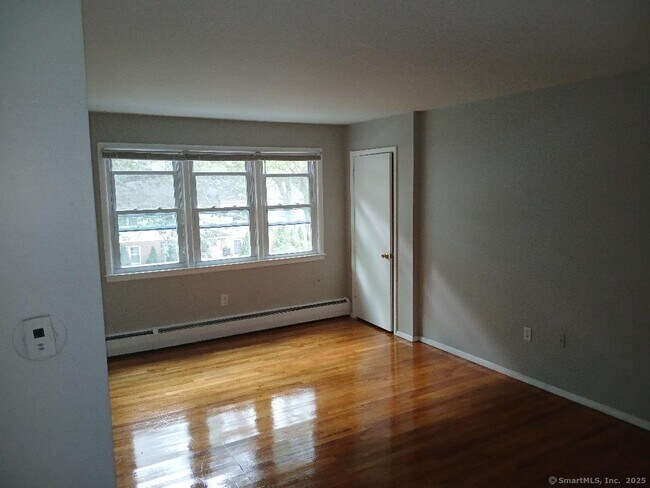 Building Photo - 52 Oak Ridge Dr