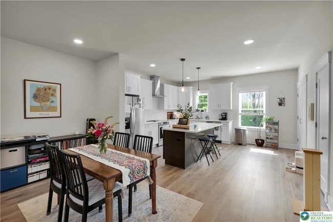 Building Photo - 221 Craig Ave