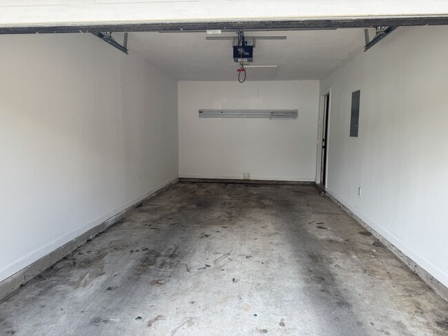 Building Photo - Cozy 2 Bed/ 2 Bath in Castlewoods Subdivis...