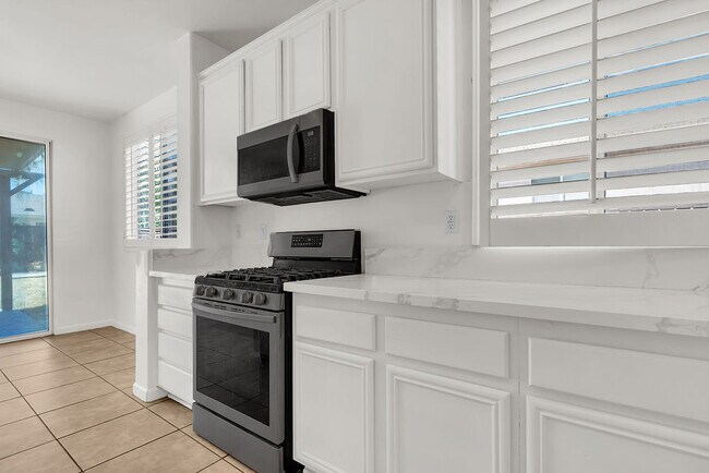 Building Photo - 26819 Rancho Serena St