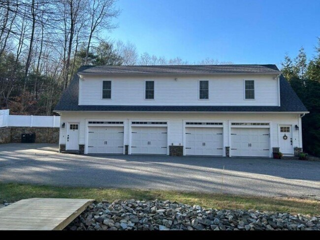 Building Photo - 11 Old Greenville Rd