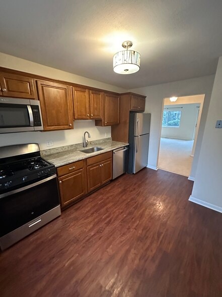 Building Photo - 10 Bayberry Dr