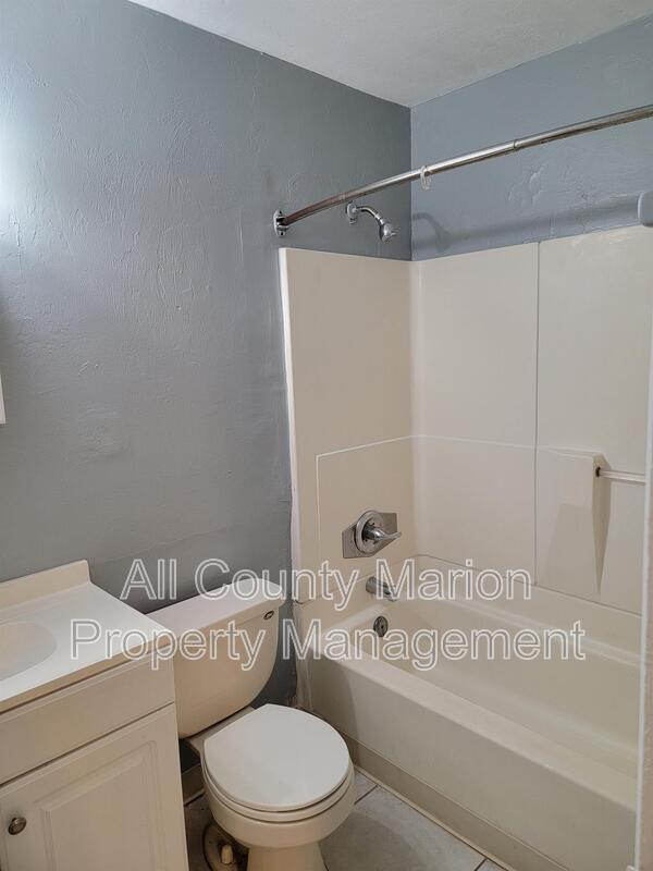 Building Photo - 2765 NE 48th Ct