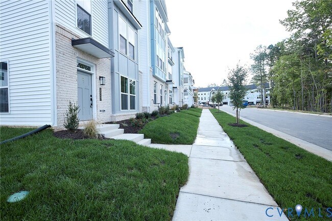 Building Photo - 15337 Sunray Wy
