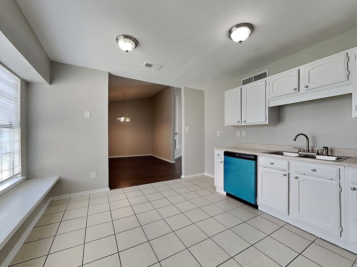 Building Photo - 7621 Pebble Beach Dr