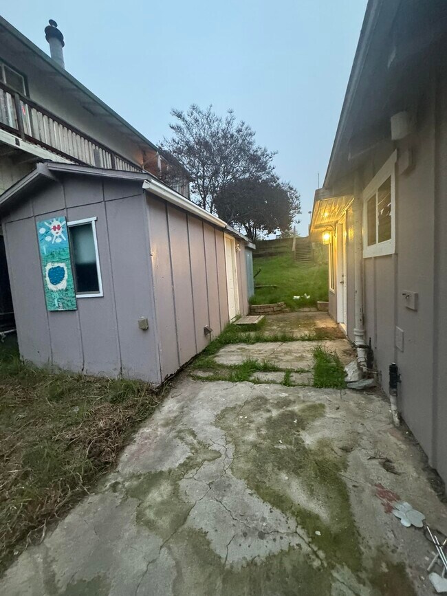 Building Photo - 5116 Sandmound Blvd