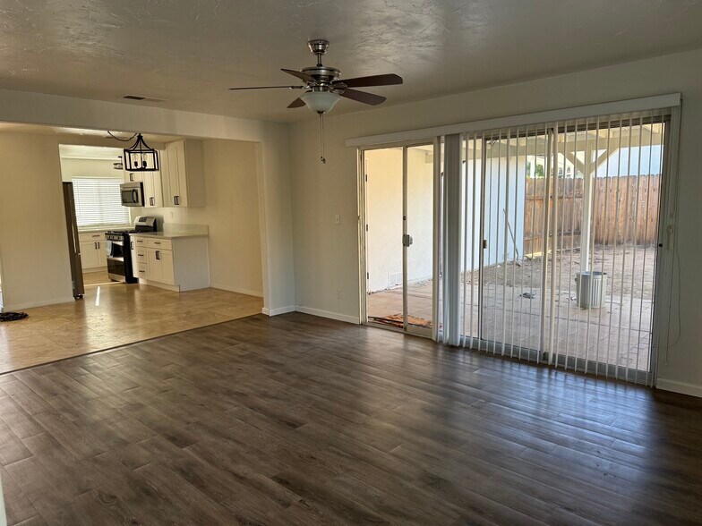 Building Photo - 13425 Standish Dr
