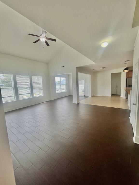 Building Photo - 425 Tiburon Dr