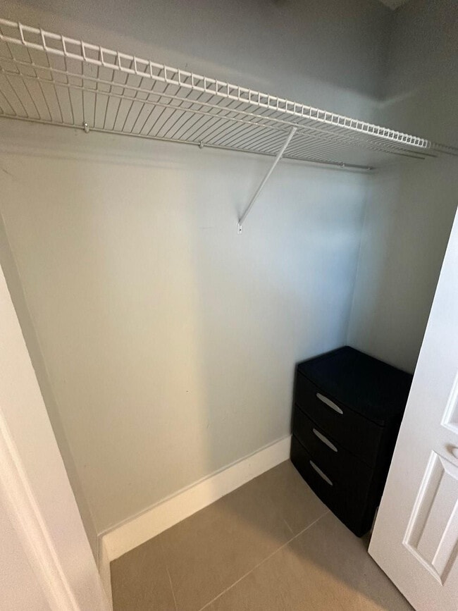 Building Photo - 2300 SW 43rd Terrace