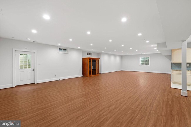 Building Photo - 1003 Hillcrest Dr SW