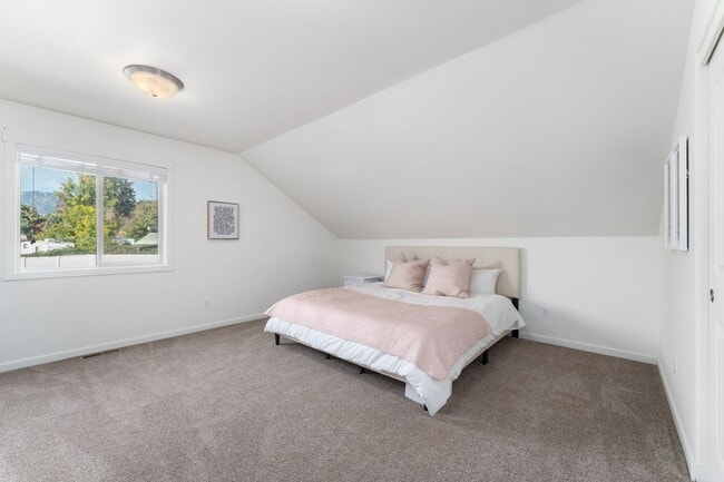 Building Photo - 3 Bedroom, 2 Bath Home