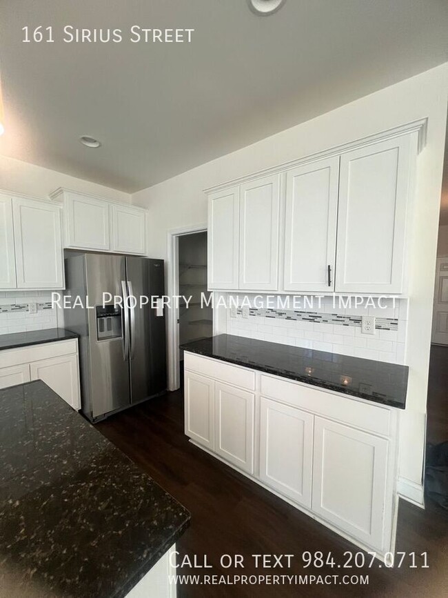 Building Photo - Spacious 3 Bedroom 2.5 Bathroom Modern Hom...