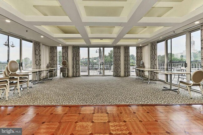 Building Photo - 2151 Jamieson Ave