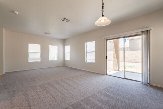 Building Photo - Great Location, 4 Bedrooms in Peoria!