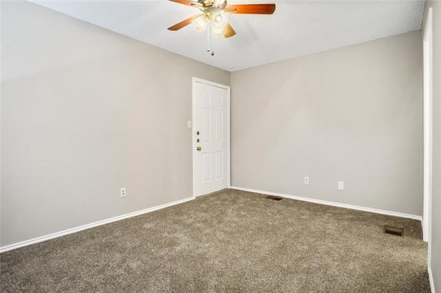 Building Photo - 2300 Balsam Dr