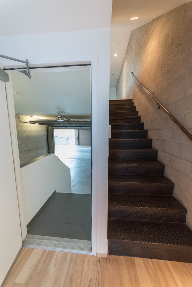 Building Photo - 717 N Highland Ave