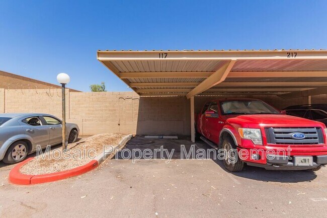 Building Photo - 700 E Mesquite Cir