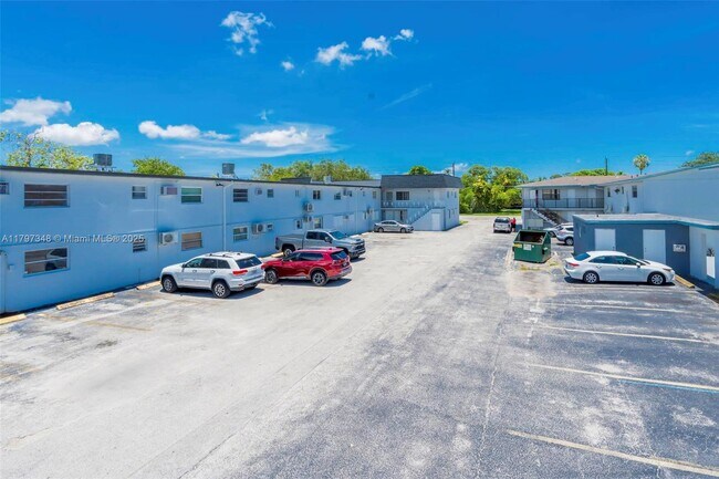 Building Photo - 4590 SW 67th Ave