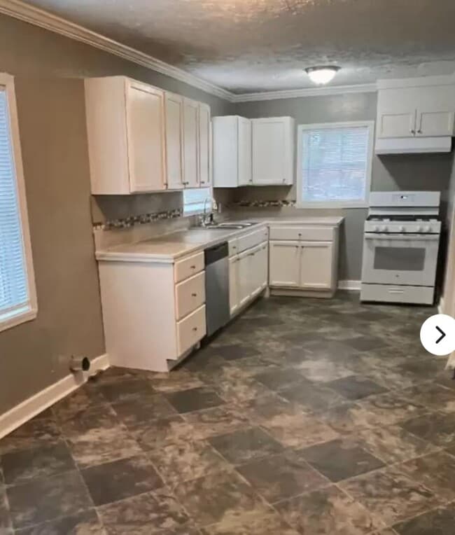 Building Photo - 2566 Williamson Ave
