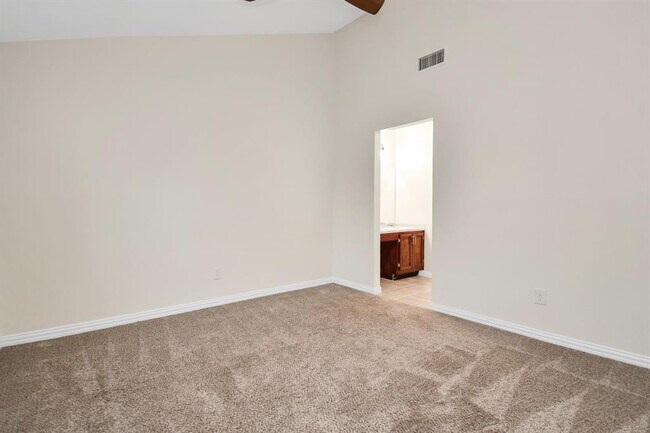 Building Photo - 17107 Amber Ridge Dr