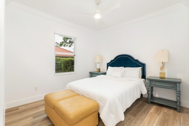 Building Photo - 3317 Embassy Dr