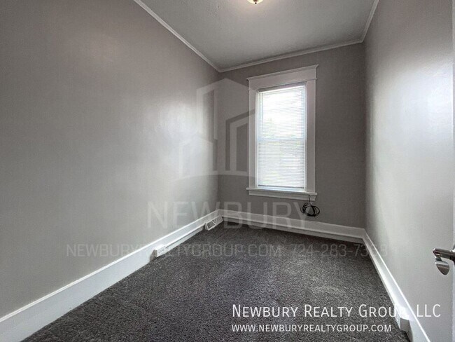 Building Photo - 313 Wilson Ave