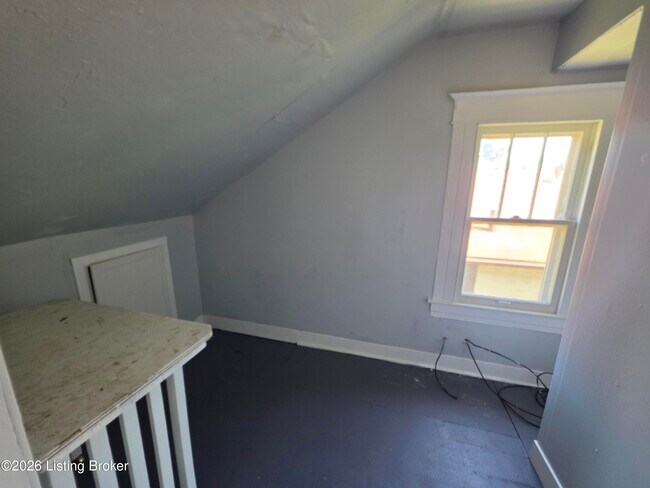 Building Photo - 321 S 39th St