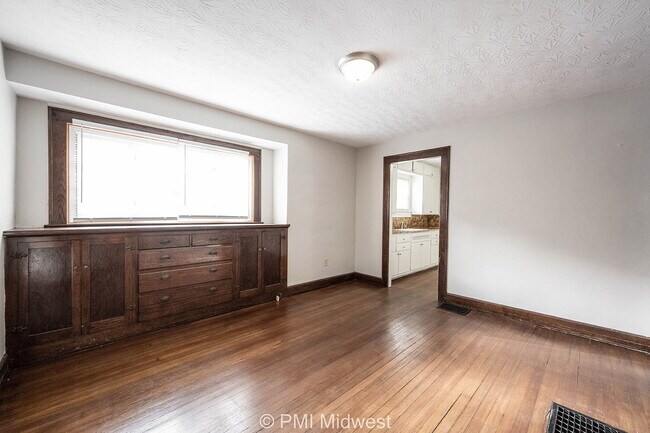 Building Photo - 4850 Hillside Ave