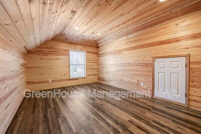 Building Photo - 4402 SW Alfalfa Ave