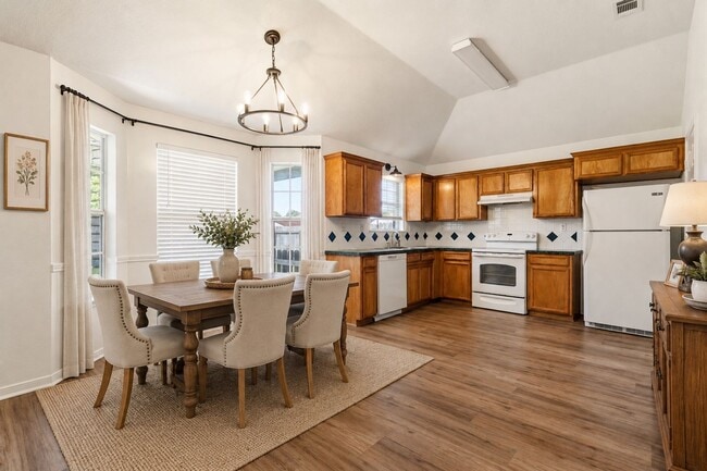 Building Photo - LIMITED-TIME MOVE-IN SPECIAL: Receive two weeks of free rent with an approved application and lea...