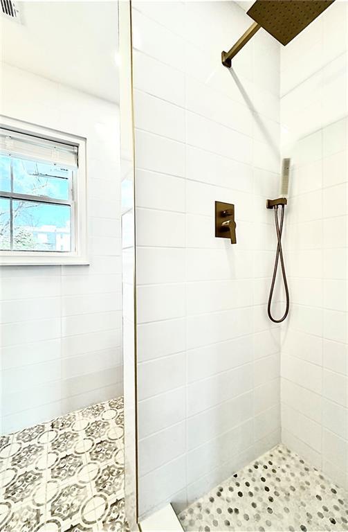 Building Photo - 38 Delmont Dr NE