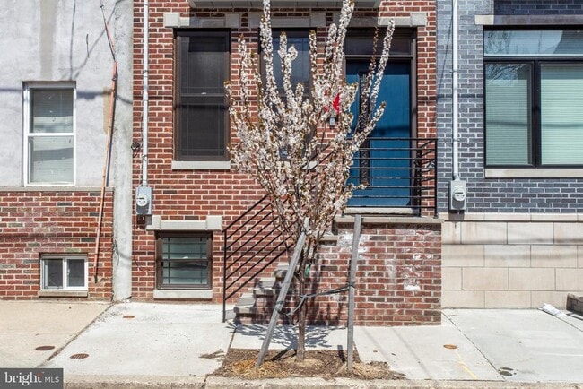 Building Photo - 631 Dudley St