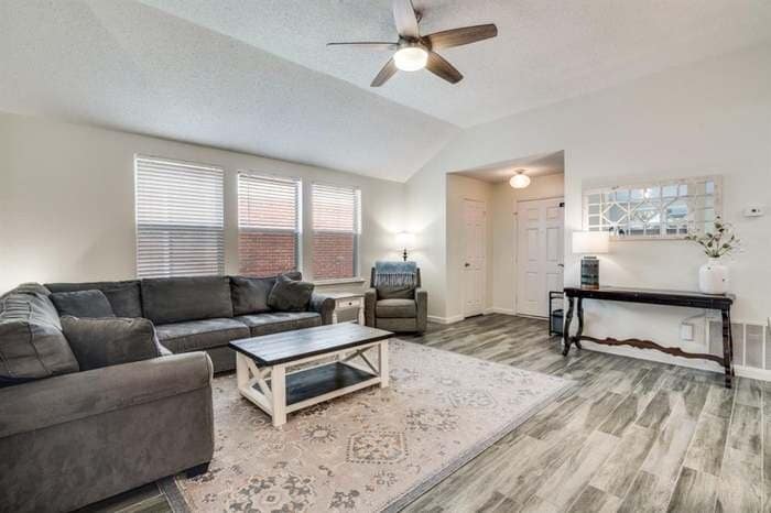 Building Photo - 372 Bayberry Dr
