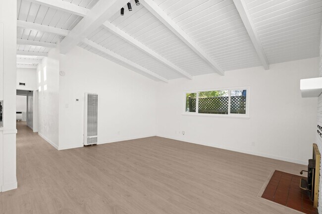 Building Photo - 289 Ramona Dr