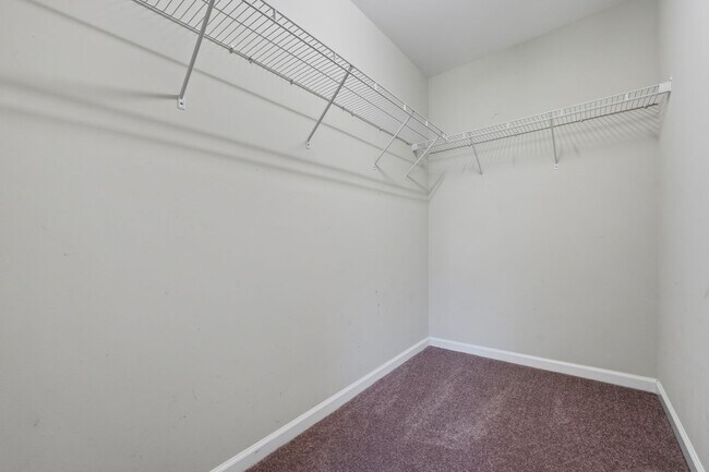 Building Photo - 3 Bedroom Townhouse in Braddock Park Community - Available May 8!