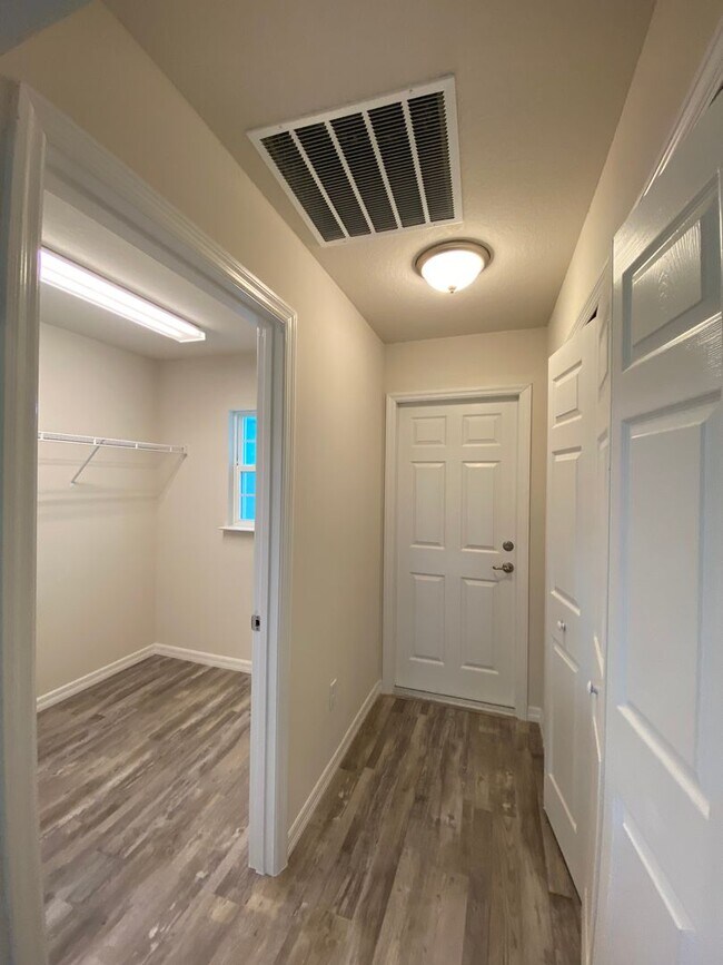 Building Photo - 5272 SW 129th Pl